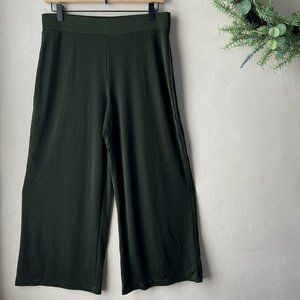 Vintage Green Shimmery Wide Leg Capri Pants